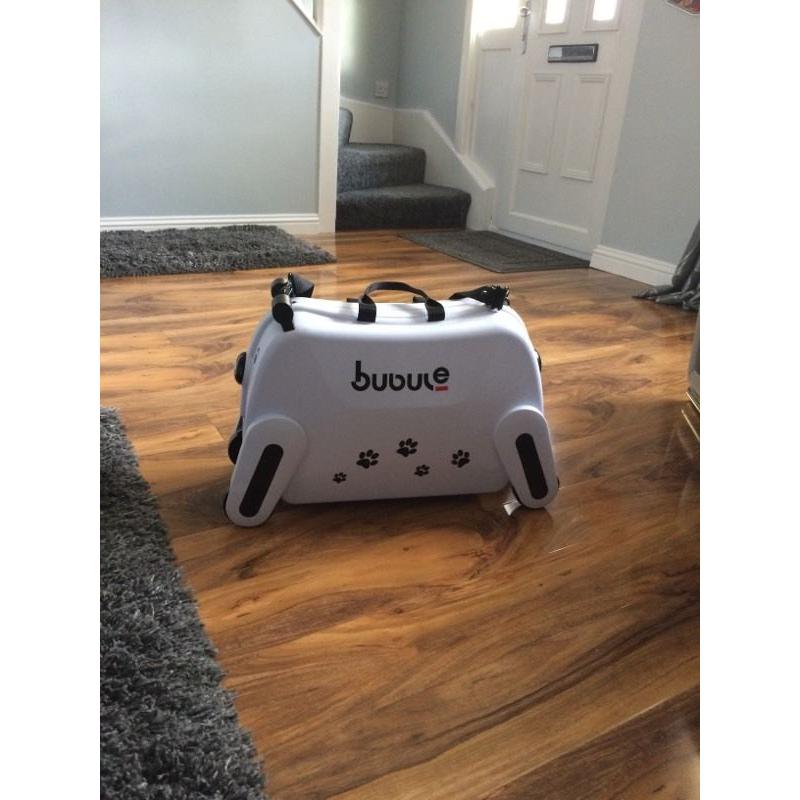 Kids ride on suitcase