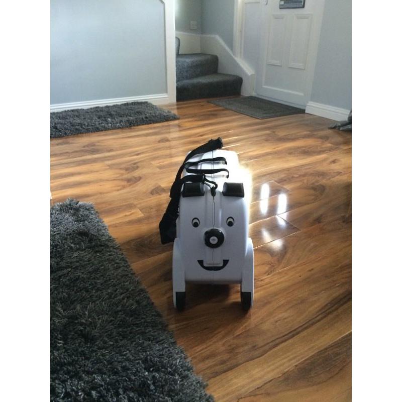 Kids ride on suitcase