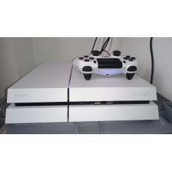 Playstation 4 Glacier White 500GB 5 weeks old like new and the last of us