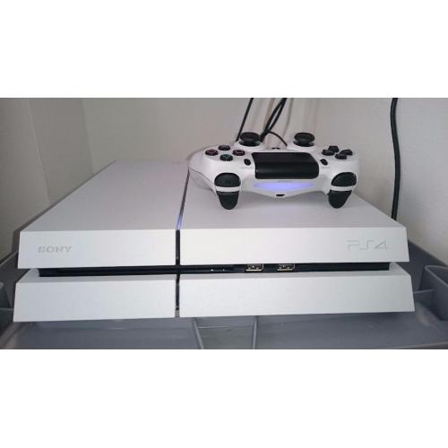 Playstation 4 Glacier White 500GB 5 weeks old like new and the last of us