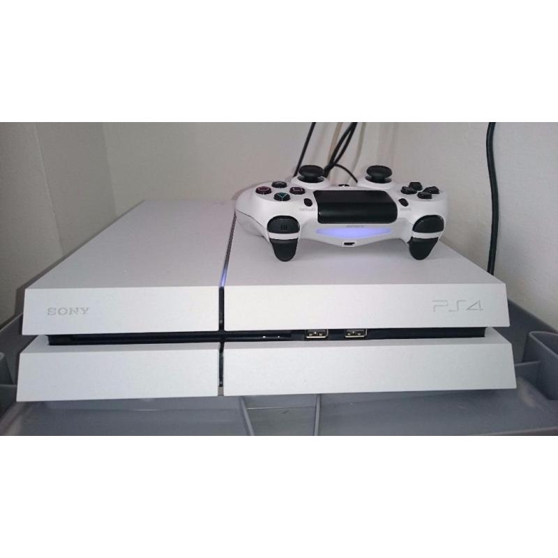 Playstation 4 Glacier White 500GB 5 weeks old like new and the last of us