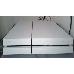 Playstation 4 Glacier White 500GB 5 weeks old like new and the last of us