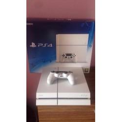 Playstation 4 Glacier White 500GB 5 weeks old like new and the last of us