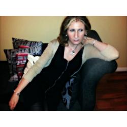 Female Vocalist seeks COVERS BAND in London or Kent area