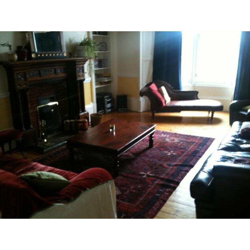 lovely south facing double room in immaculate West End flat with all mod cons and shared garden