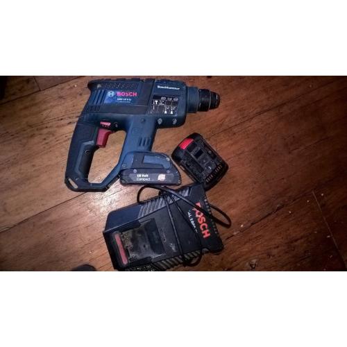 BOSCH 18 VOLT LITHIUM SDS DRILL 2 X BATTERIES AND CHARGER