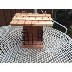 STUNNING CEDAR WOOD SUET BIRD FEEDER