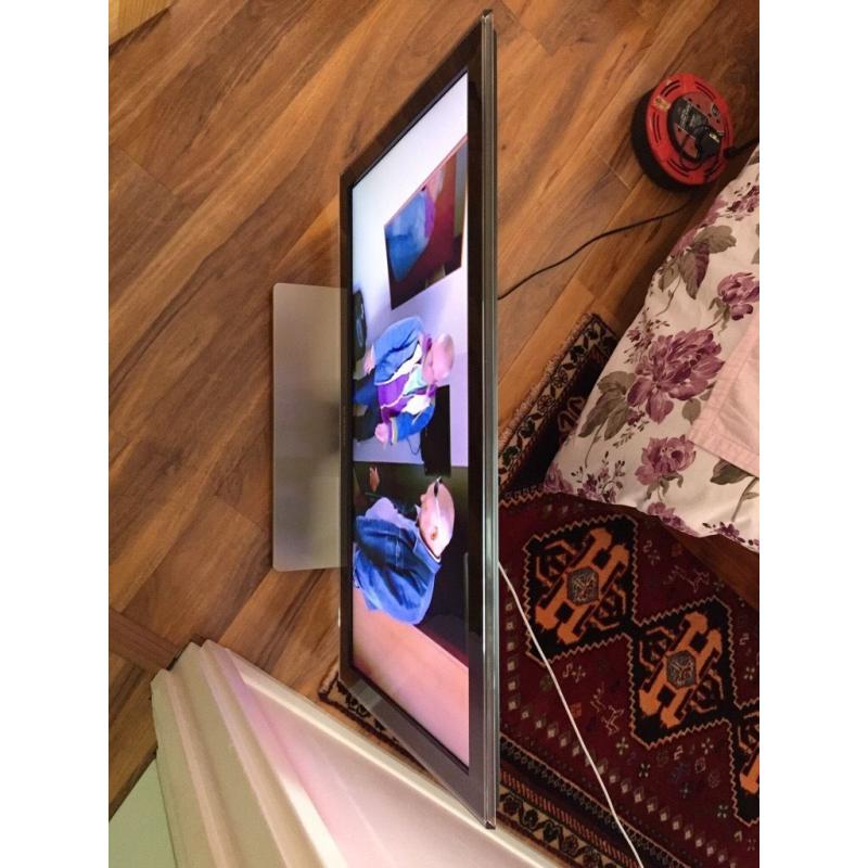 Samsung flat screen led tv 30 inch