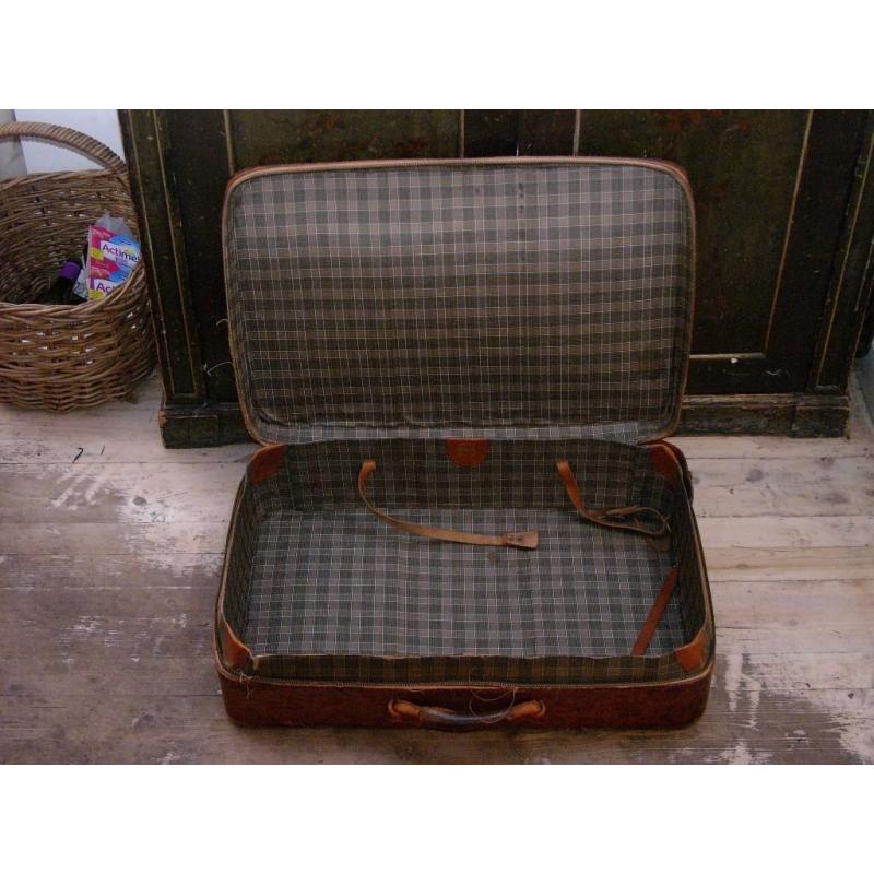 Free Vintage Suitcases and Briefcase