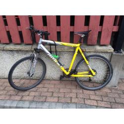Used Giant Bike for sale (Locker included)