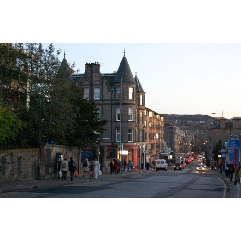 Single room in shared flat. festival let. pay per night. Great location