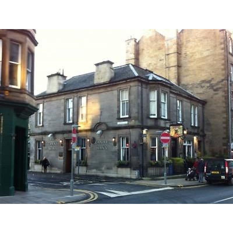 Single room in shared flat. festival let. pay per night. Great location
