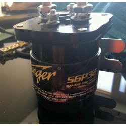 Stinger sgp32 200 amp high voltage battery isolator