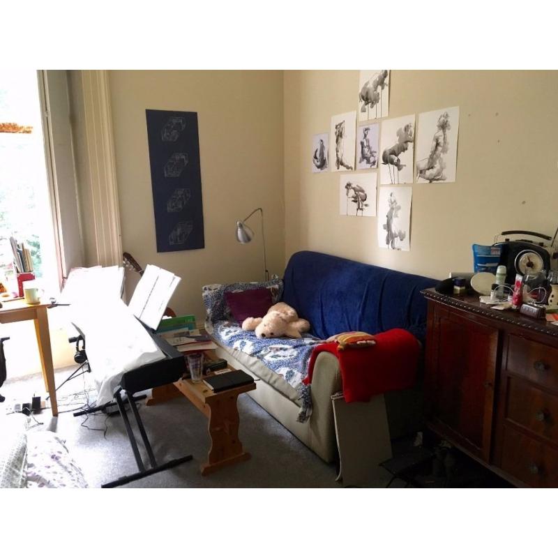 Bright and Spacious double room in Brunstfield/Tollcross to rent from September
