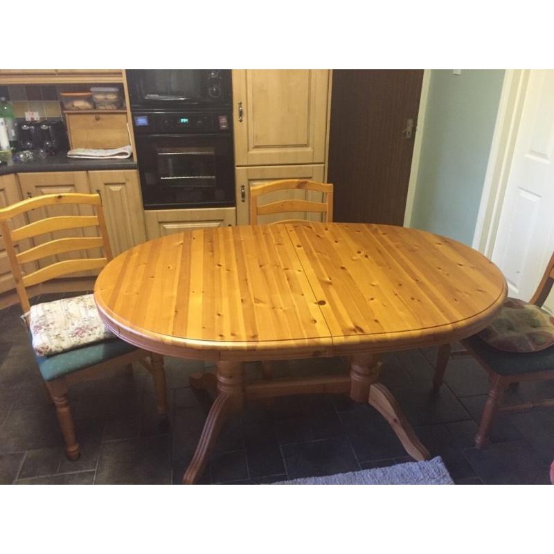 Dining table 5ft extendable to 6ft 6 x 39 ins and 4matching chairs