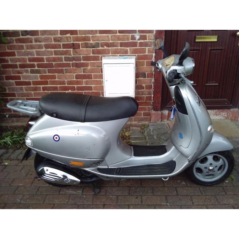 2001 Vespa ET4 125 classic shape automatic scooter, very long MOT, silver, new tyre, new exhaust...
