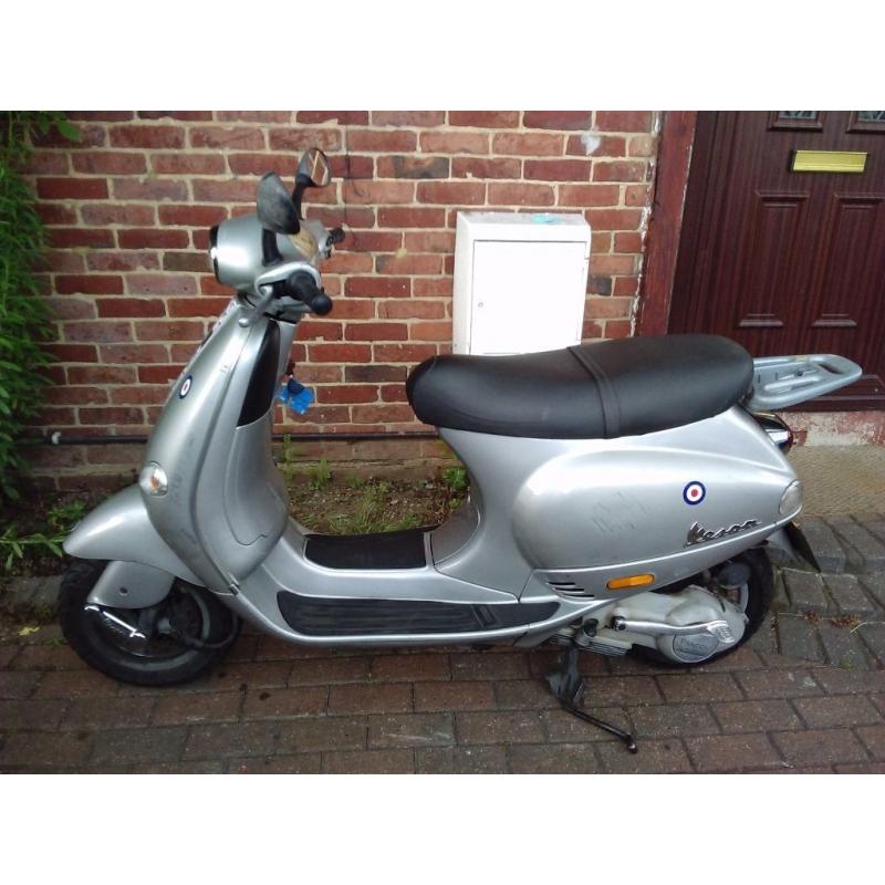 2001 Vespa ET4 125 classic shape automatic scooter, very long MOT, silver, new tyre, new exhaust...