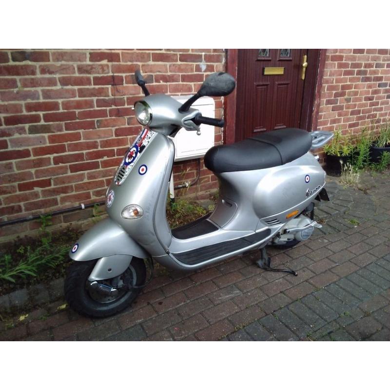 2001 Vespa ET4 125 classic shape automatic scooter, very long MOT, silver, new tyre, new exhaust...