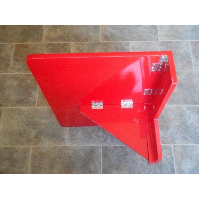 Kids wall mounted table
