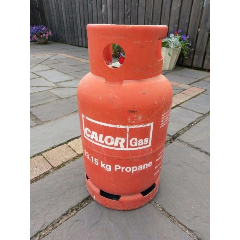 Empty 13.15KG propane gas bottle with hose