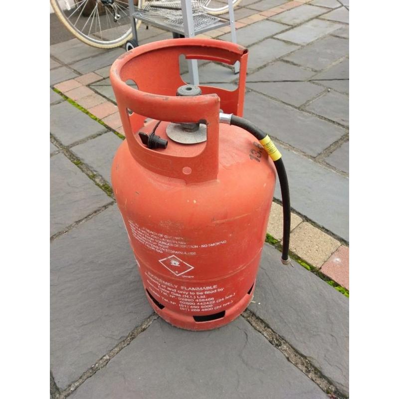 Empty 13.15KG propane gas bottle with hose