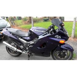 KAWASAKI ZZR 1100 D7 1999 FSH RIDES LIKE NEW QUICK SALE NEEDED GOING ON HOLIDAY