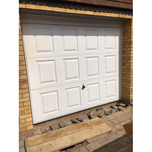 Garador Ltd Garage Electric Automatic door with remote in perfect condition