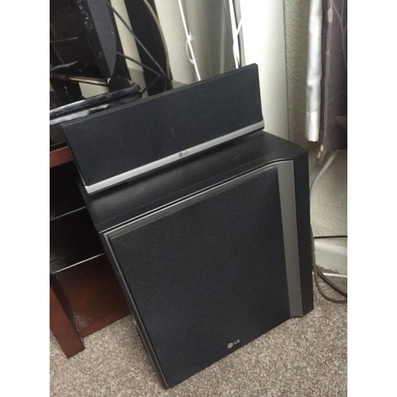 Lg home cinema system 400w, subwoofer, centre speaker and 4 floor standing tall speakers