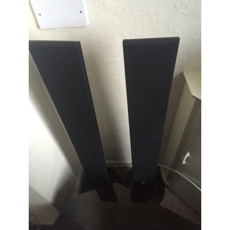 Lg home cinema system 400w, subwoofer, centre speaker and 4 floor standing tall speakers