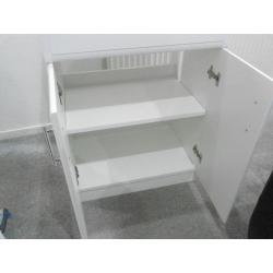 Freestanding white bathroom cabinet