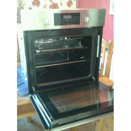 Electric oven and gas hob