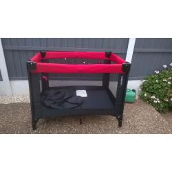 LOVELY LADY BIRD TRAVEL COT / PLAY PEN IN GREAT CONDITION