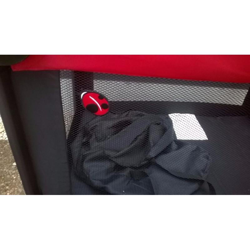 LOVELY LADY BIRD TRAVEL COT / PLAY PEN IN GREAT CONDITION