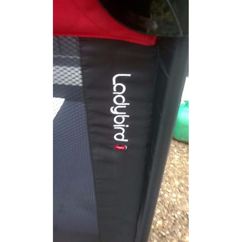 LOVELY LADY BIRD TRAVEL COT / PLAY PEN IN GREAT CONDITION