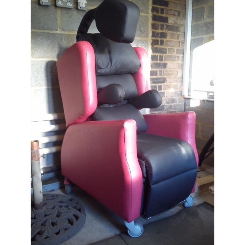 Maunual push mobility chair in excellent condtion