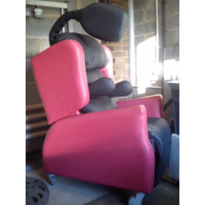 Maunual push mobility chair in excellent condtion