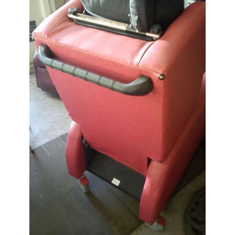 Maunual push mobility chair in excellent condtion