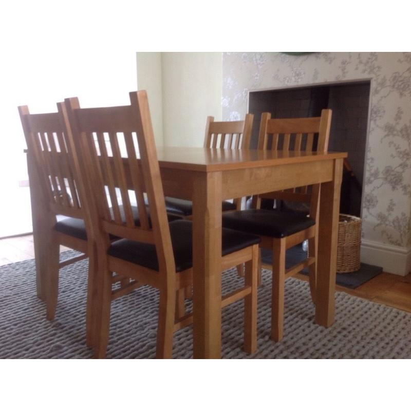 Oak effect extendable dining table & four chairs