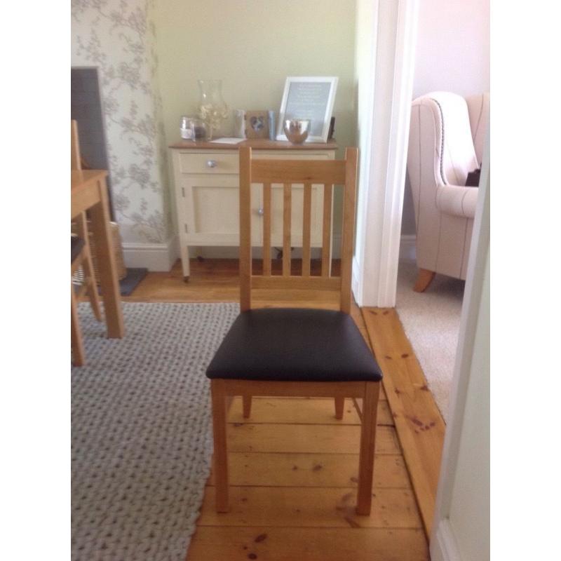 Oak effect extendable dining table & four chairs