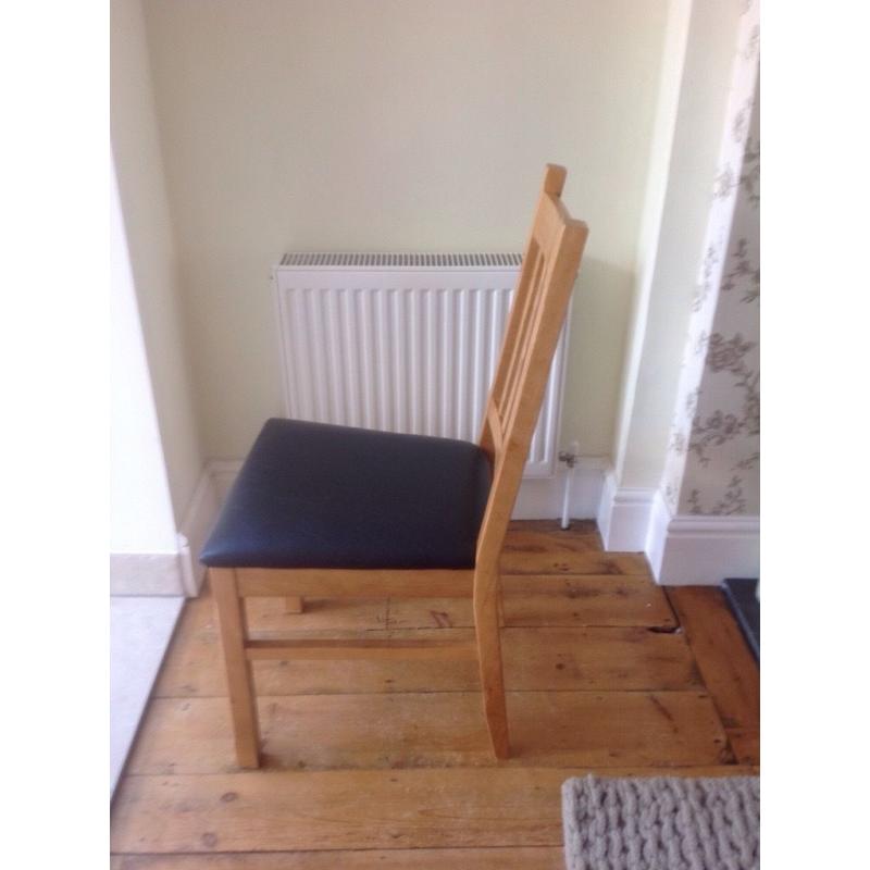 Oak effect extendable dining table & four chairs