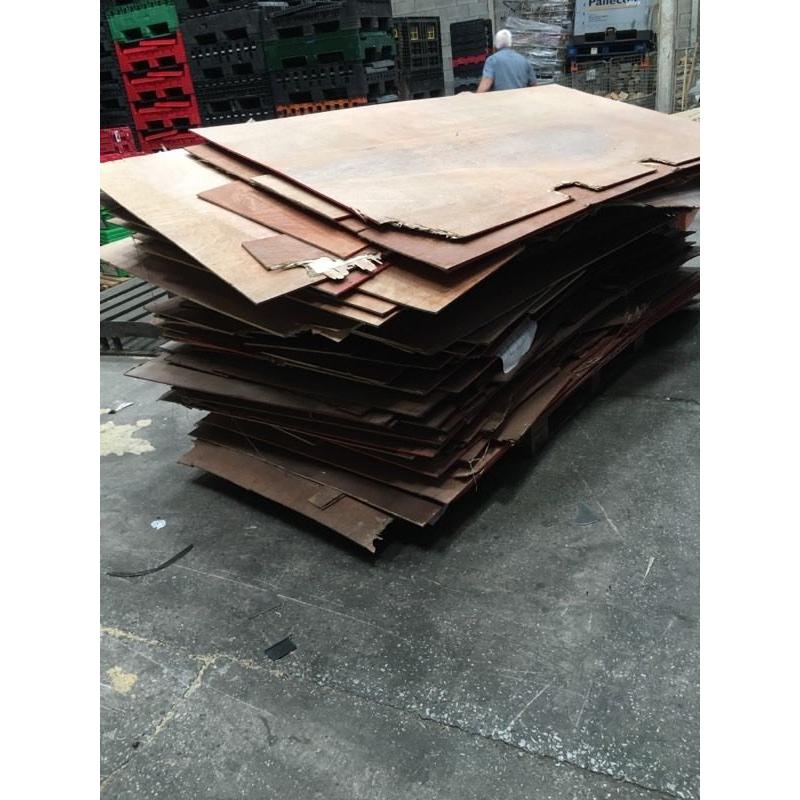 PLYWOOD (slightly damaged)