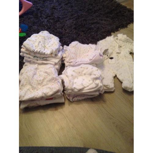 Unisex baby bundle - 40 newborn items