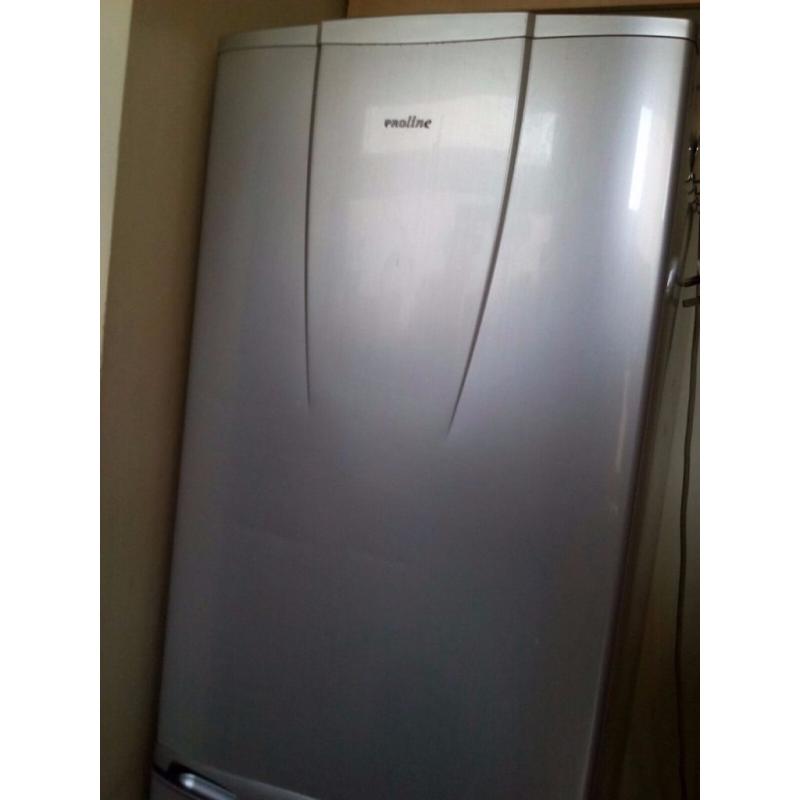 FRIDGE FREEZER
