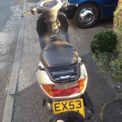 Honda lead scv 100 ( moped , scooter )