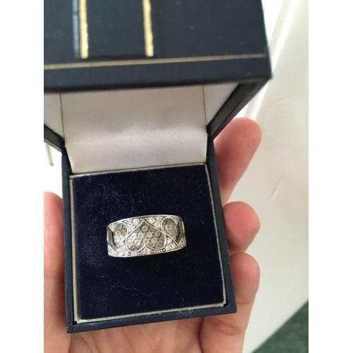 9ct White Gold heart design ring