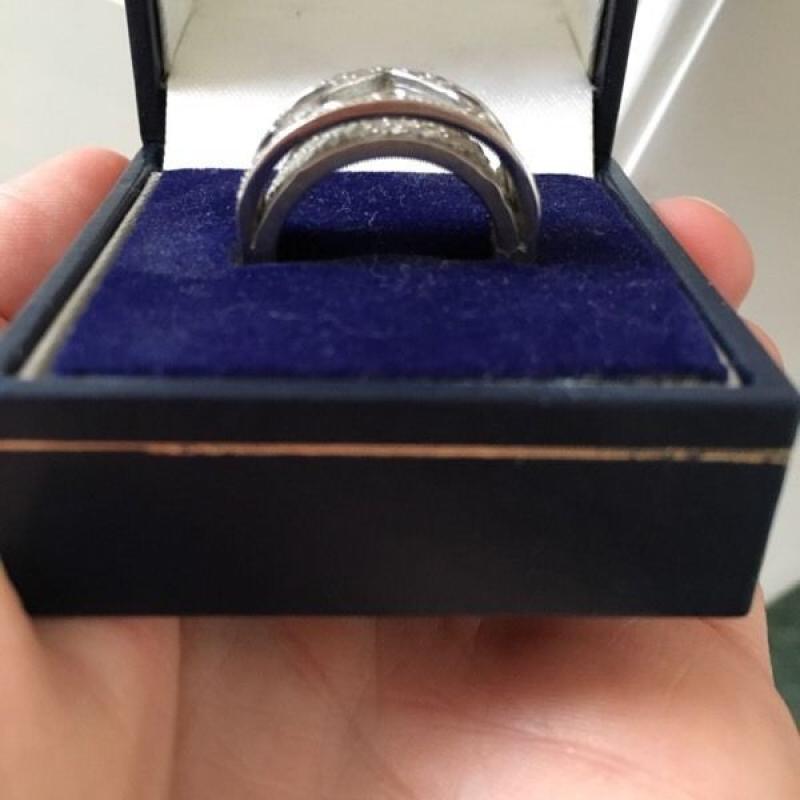 9ct White Gold heart design ring