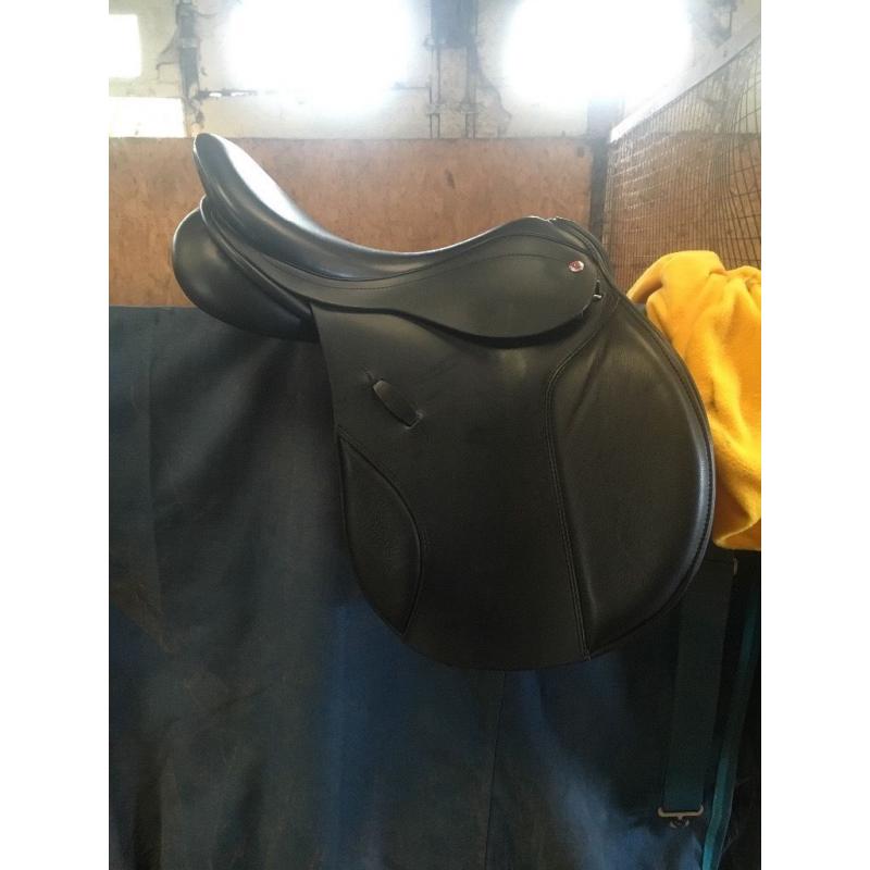 17.5" Farrington Event Saddle