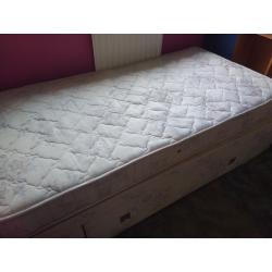 Single bed with pull out draw