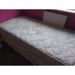 Single bed with pull out draw