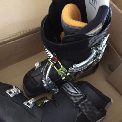 Solomon ladies ski boots worn for 1 week only size 25/25.5 black very comfy